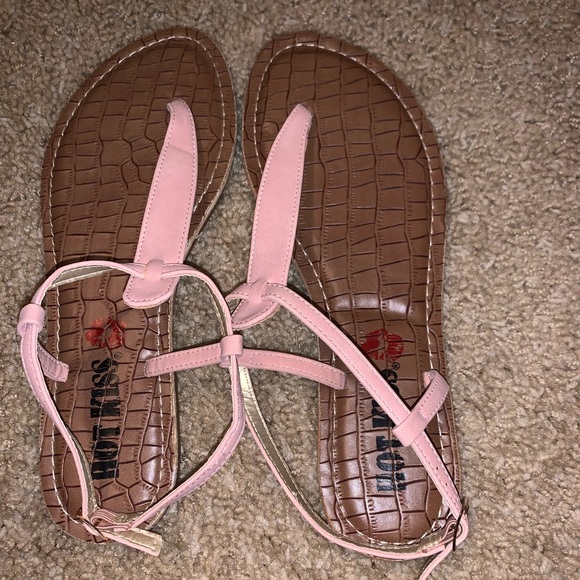 I am selling some comfy pink sandals - Picture 1 of 2